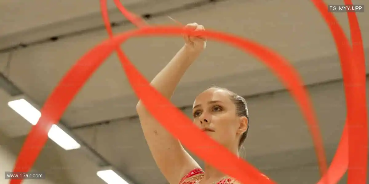 📱边看边聊，与全球球迷共享精彩时刻！💬